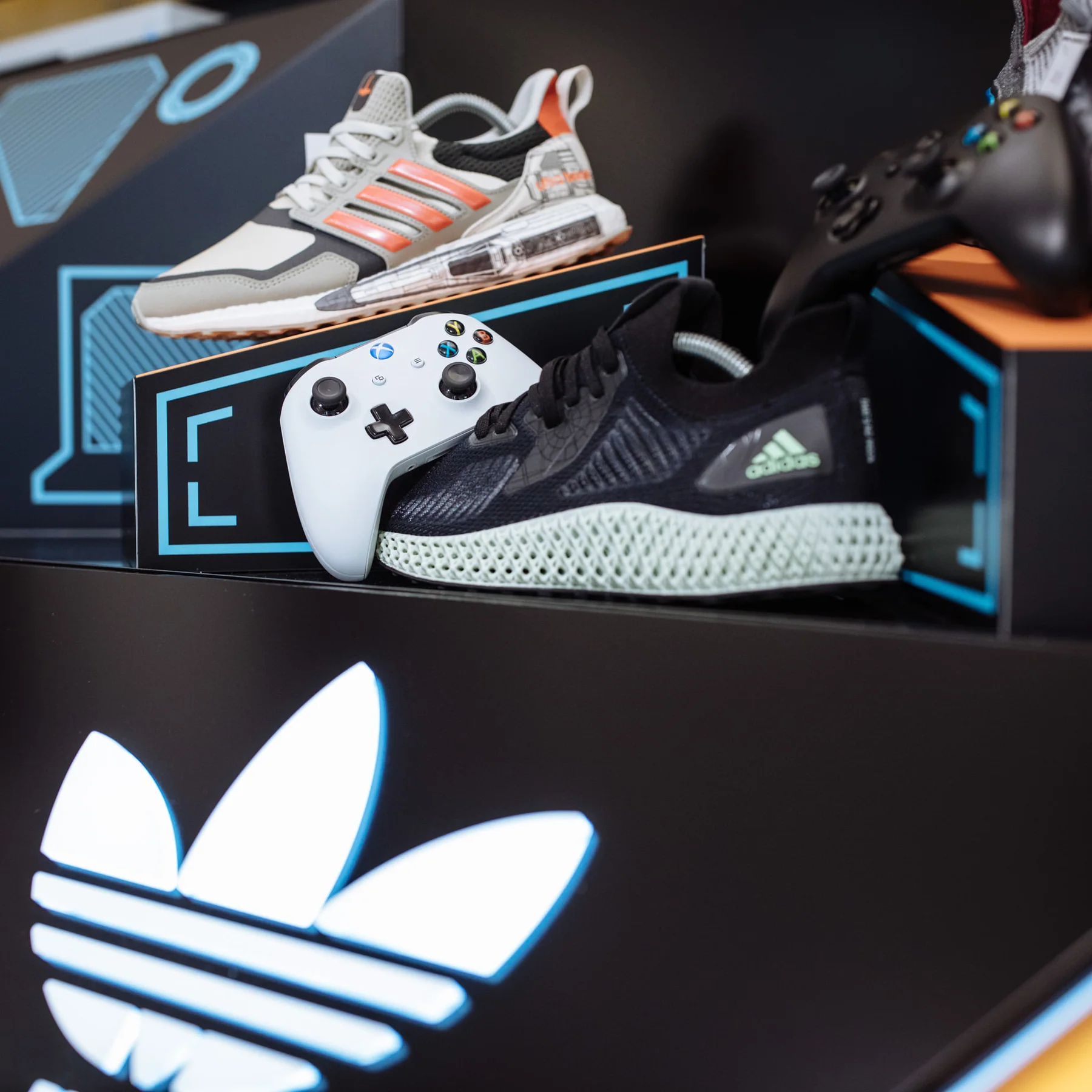 Buty adidas inspirowane Star Wars na ekspozycji Xbox